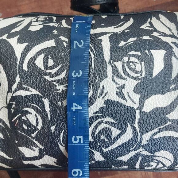 Kate Spade Bridgewater Drive Looloo Crossbody Black White Watercolor Rose - Picture 6 of 13